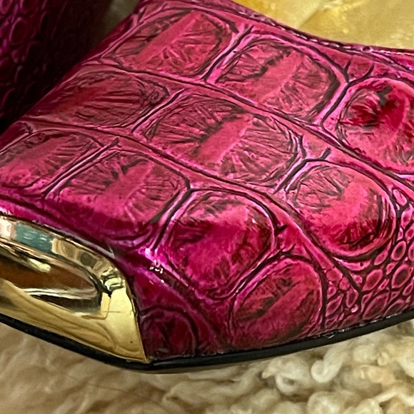 J . Renee size 9,5 man made leather pink gold pumps in excellent condition. - Picture 8 of 9